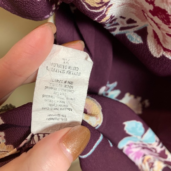 Renee C purple floral short sleeve top - Picture 4 of 4